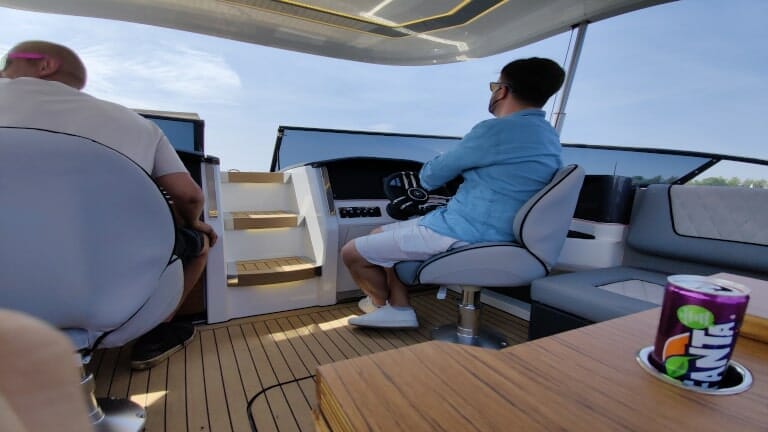 Driving the AlfaStreet Marine 28 Cabin Electric